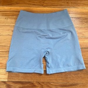 Alphalete amplify 4.5” short washed denim